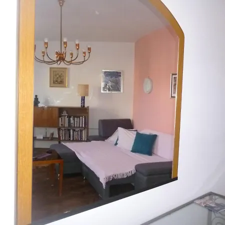 Dollyland Apartment Split